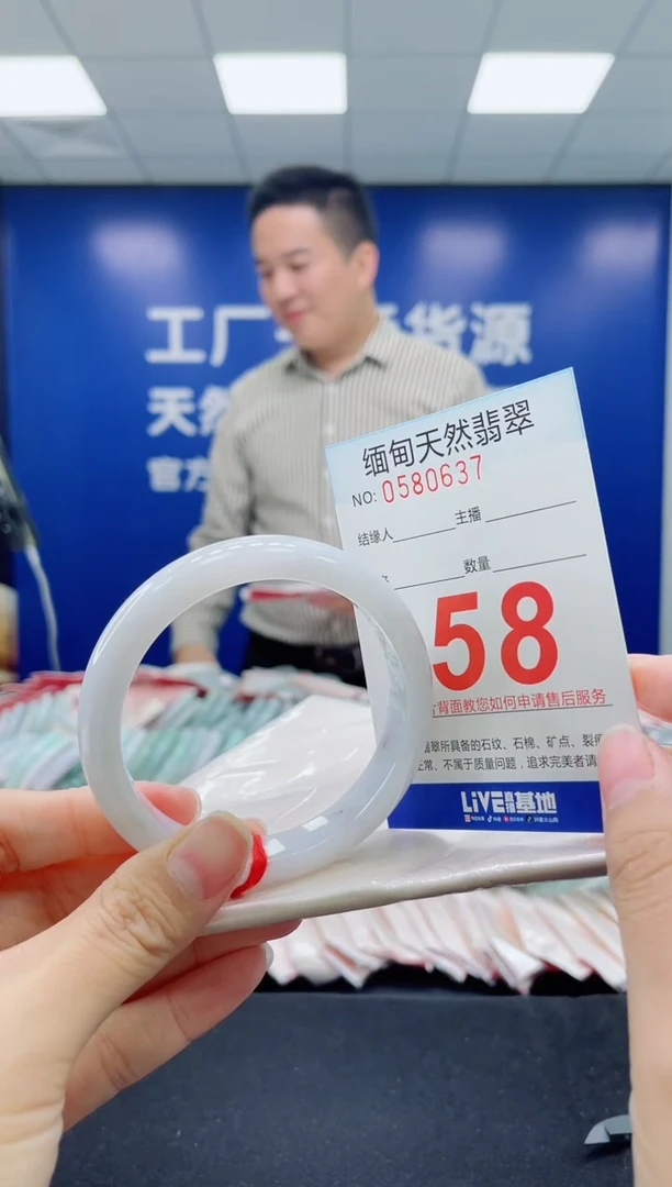 未镶嵌手镯翡翠天然翡翠手镯