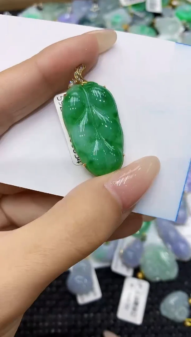 翡翠18K金镶嵌颈饰111111111111