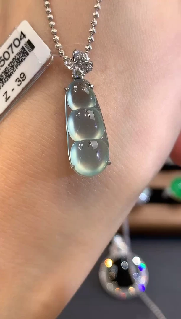 吊坠(不含链)18K金镶嵌翡翠w100