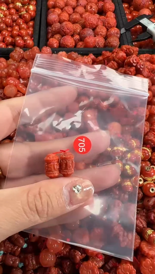 南红玛瑙未镶嵌颈饰1