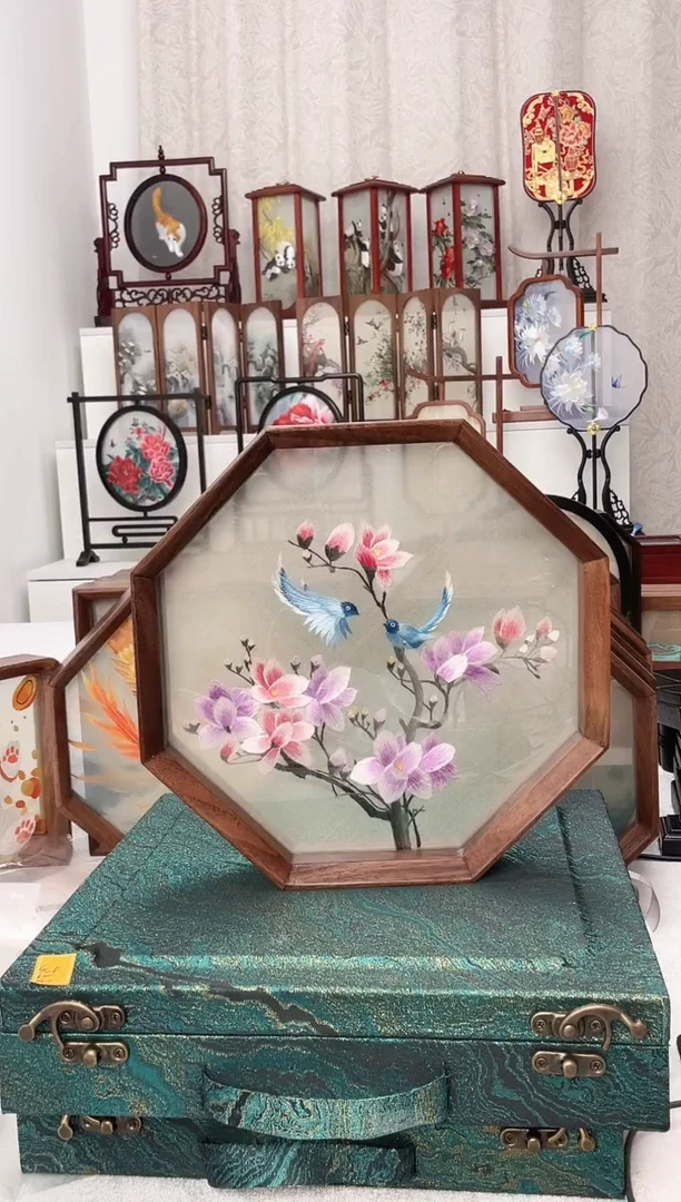 扇子苏绣作品手工摆台