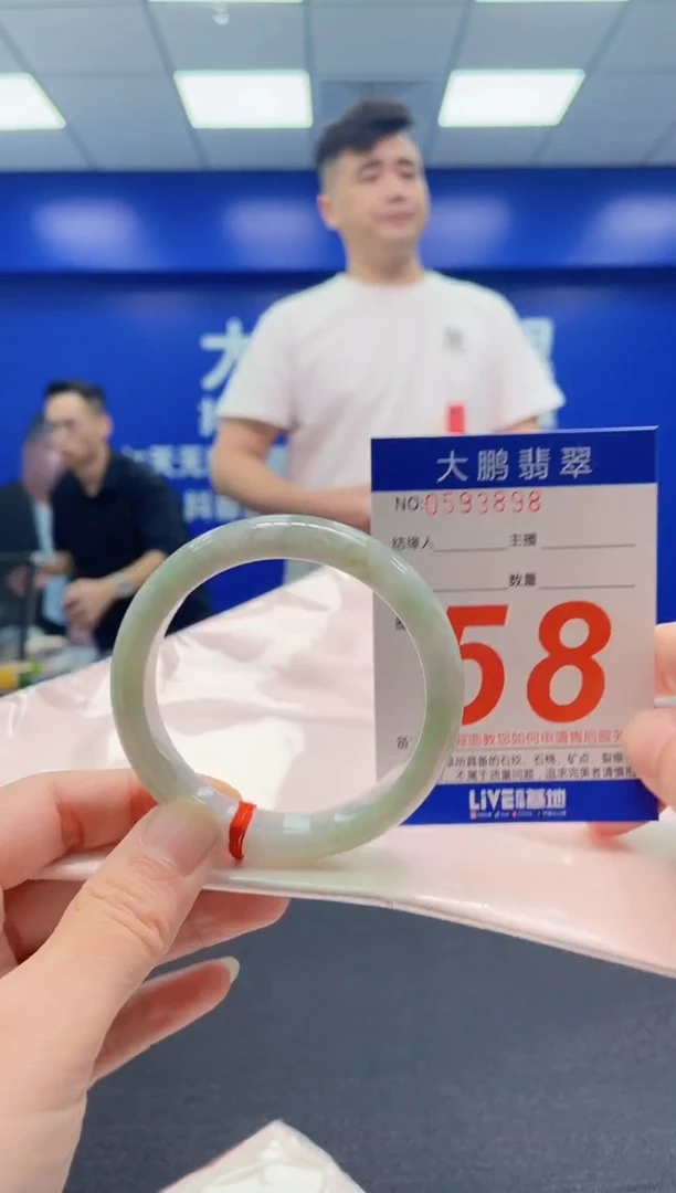 翡翠手镯未镶嵌AAAAAAAAA