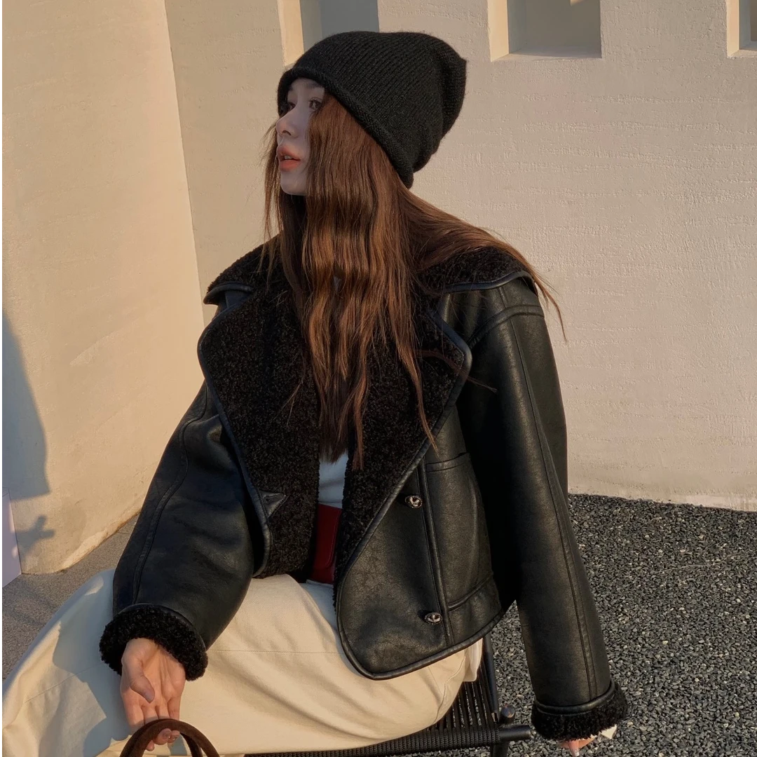 A888大翻领黑色皮毛一体皮衣外套女新款短款机车服