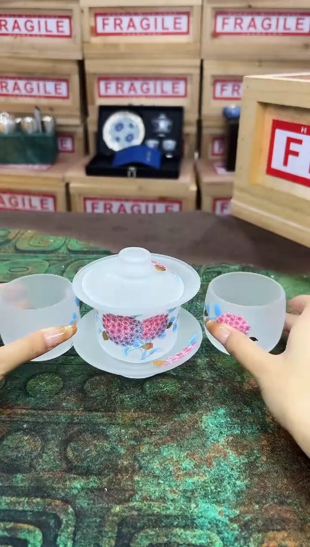 玻璃-磨砂红绣球花盖碗+公道+4杯+茶盘