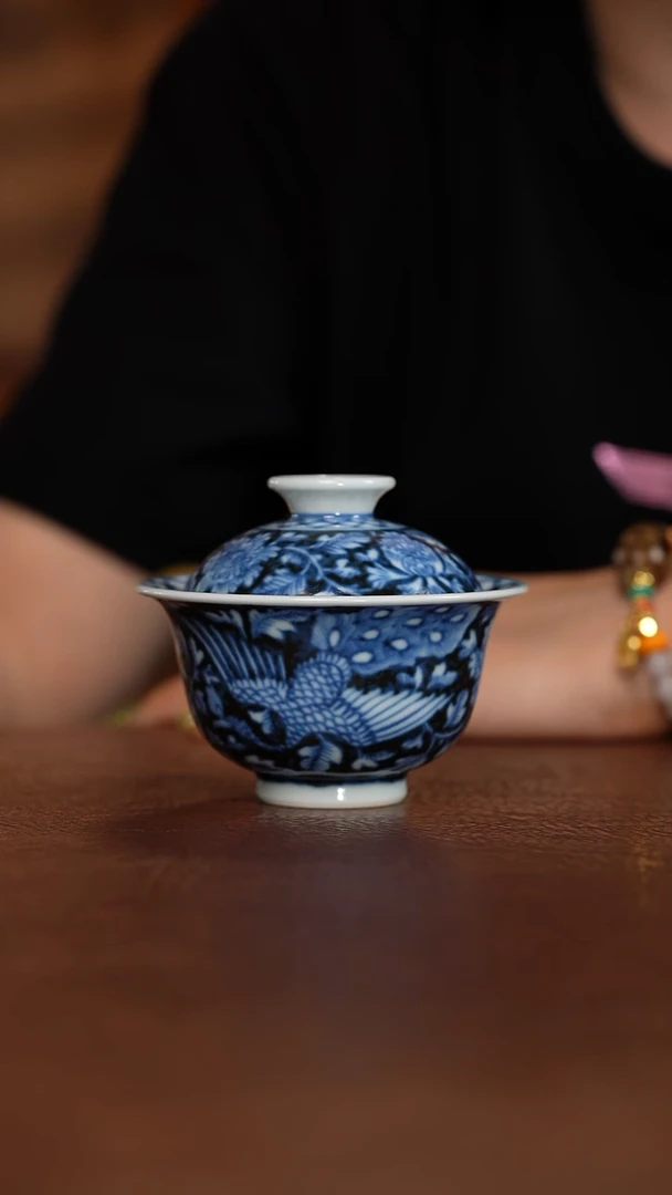 元青花孔雀纹盖碗