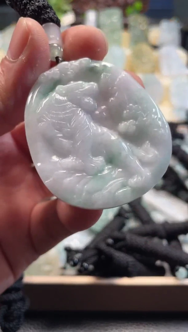 颈饰未镶嵌翡翠12/16/011