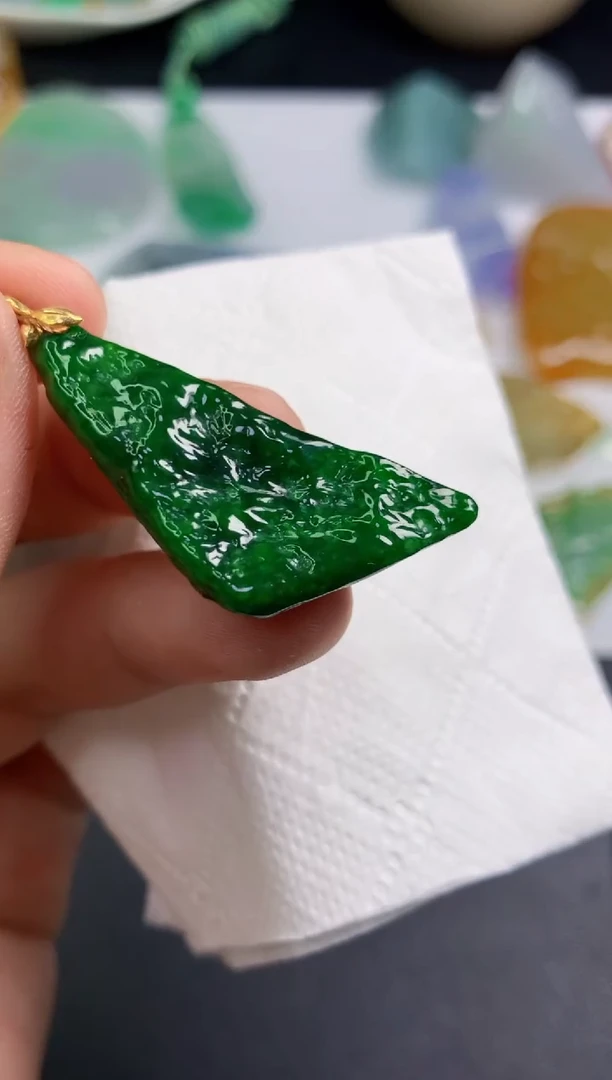 颈饰未镶嵌翡翠