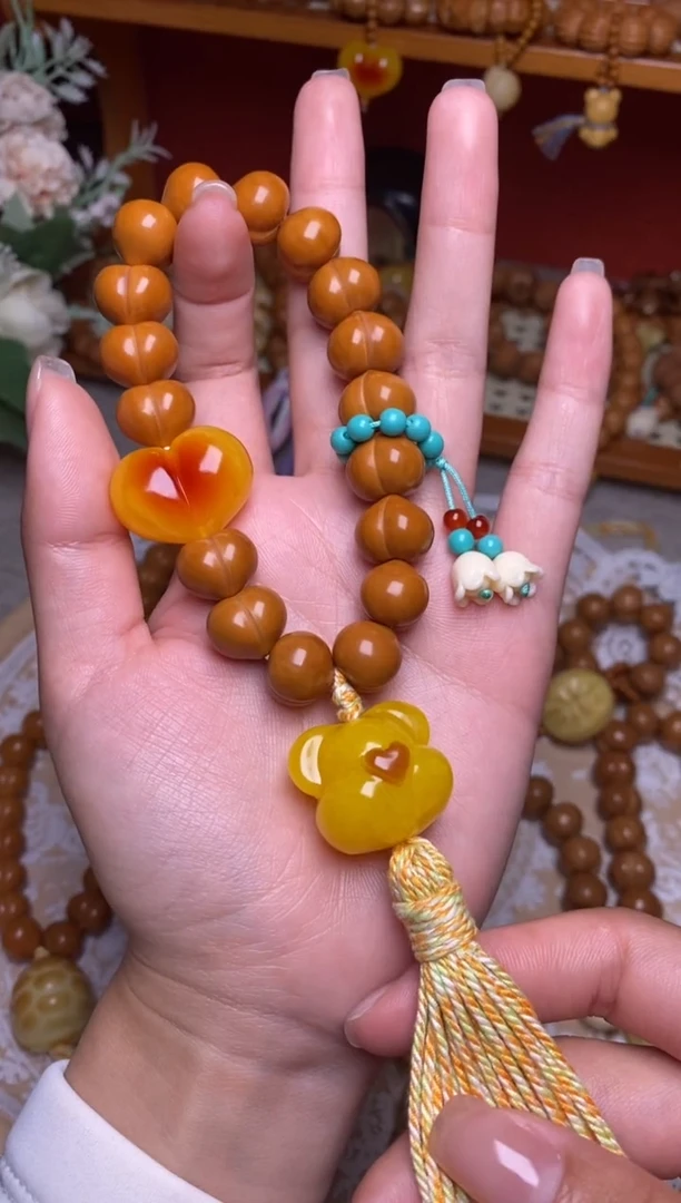 吊坠猴头核桃玻璃底屁桃手持➕铃兰花（新号福利）