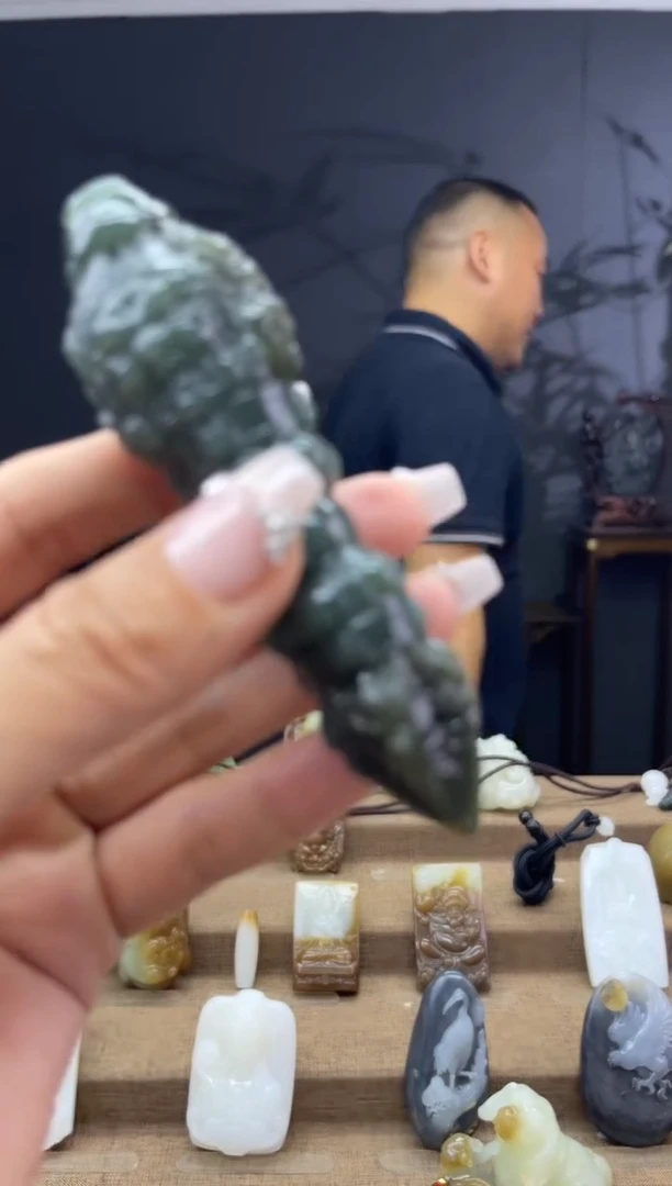 颈饰未镶嵌和田玉1