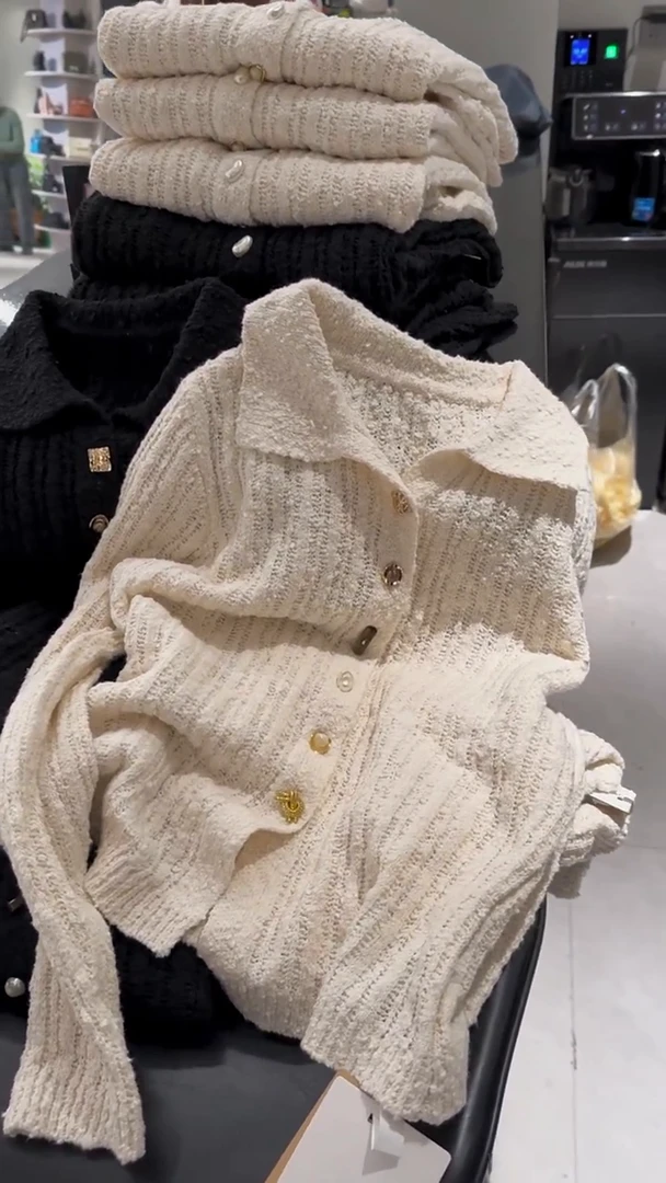 欧货2025秋冬新款针织衫女设计感镂空气质长袖单排扣休闲百搭上衣