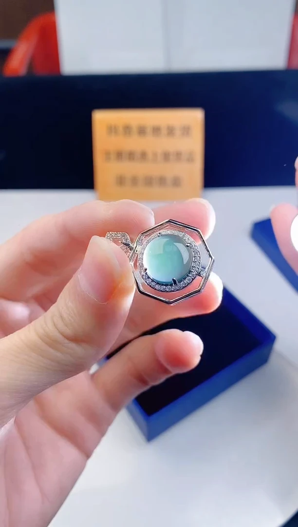 颈饰未镶嵌翡翠·