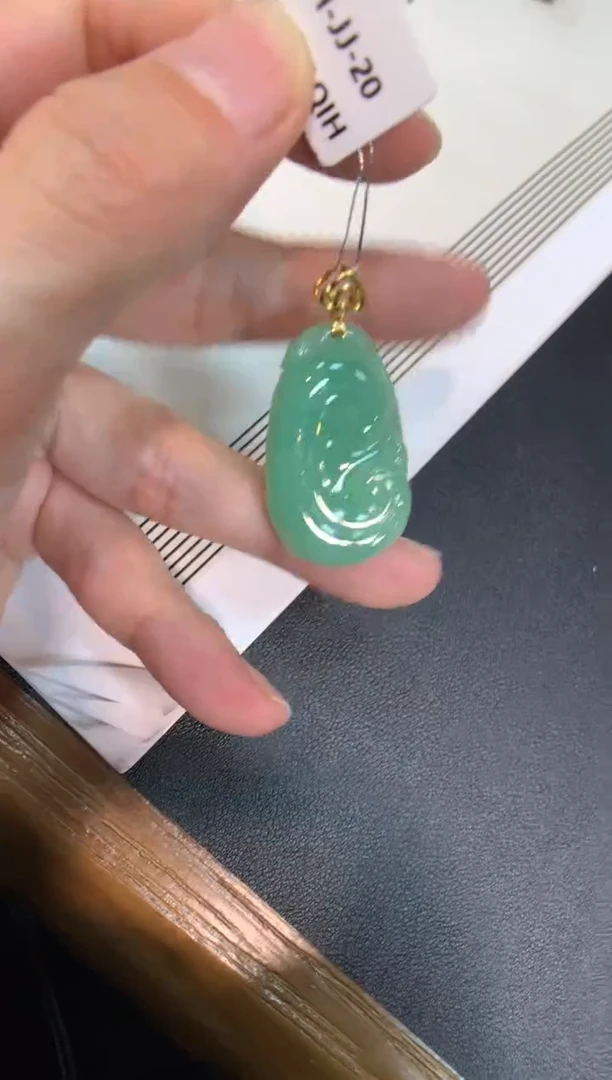 翡翠18K金镶嵌颈饰如意