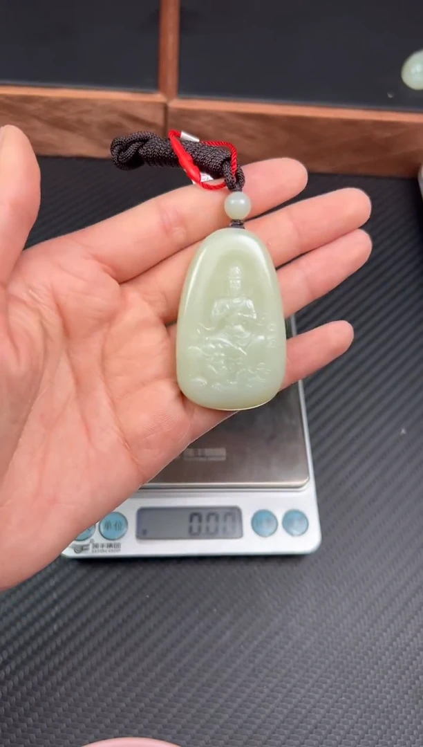 【闪购商品】和田玉吊坠(赠链)未镶嵌且末微色差迪克兰二细