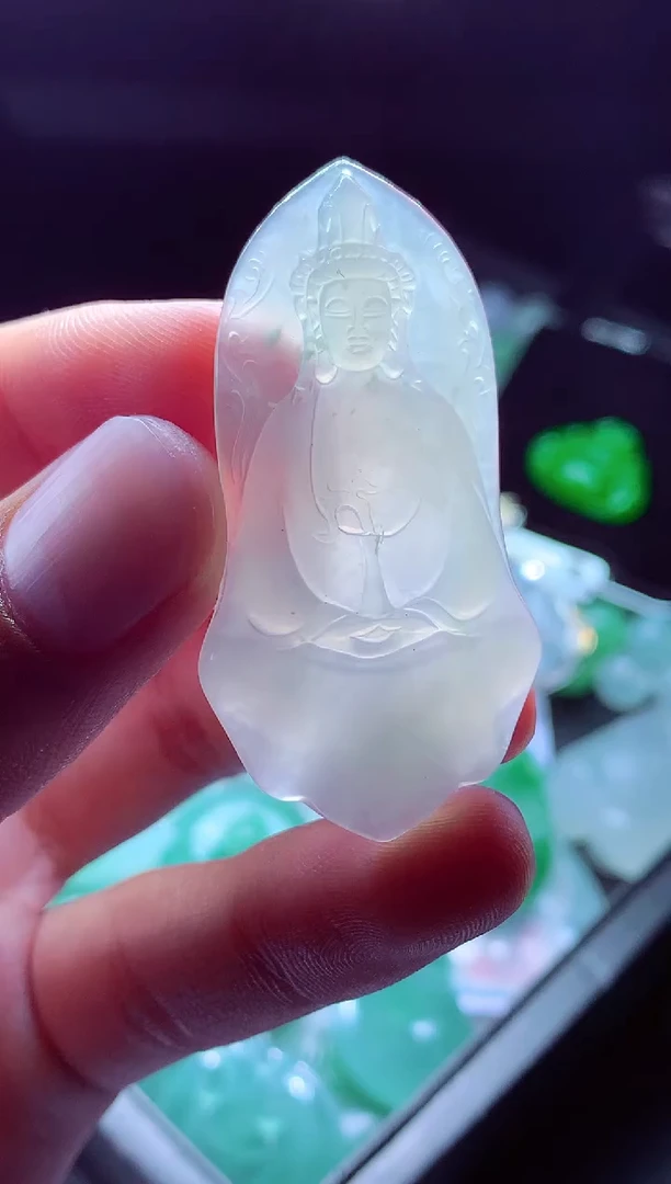 未镶嵌定制翡翠只***?翡翠毛货定制