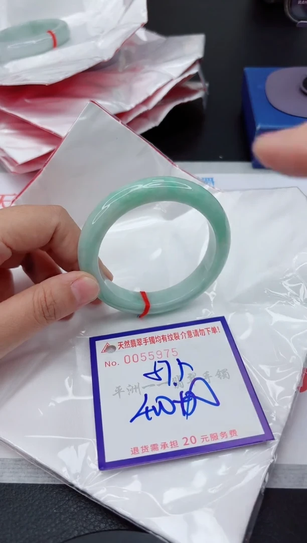 翡翠手镯未镶嵌1