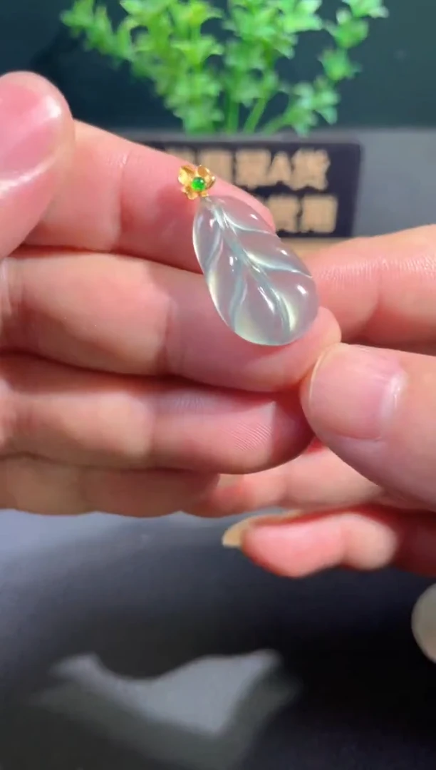 颈饰18K金镶嵌翡翠翡翠