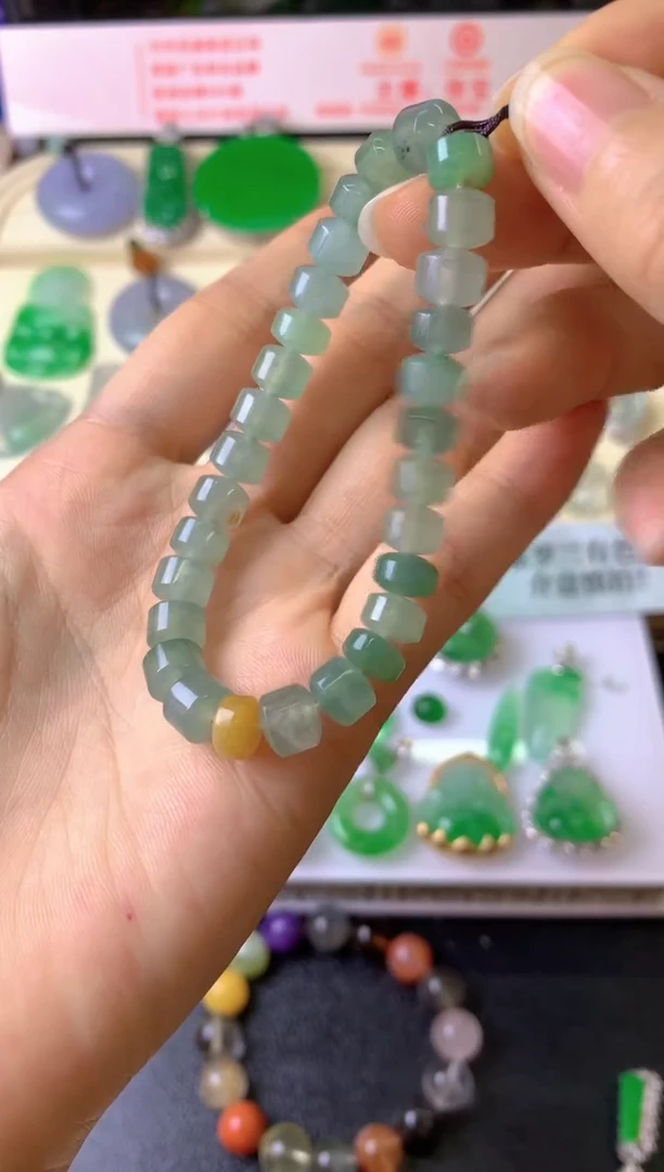未镶嵌定制翡翠快**笑毛货抛光