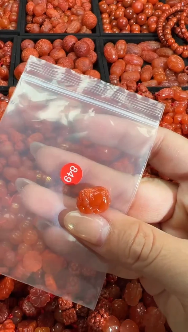 南红玛瑙未镶嵌颈饰1