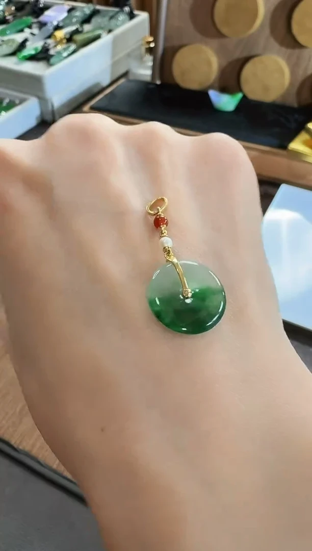 吊坠(不含链)18K金镶嵌翡翠吊坠