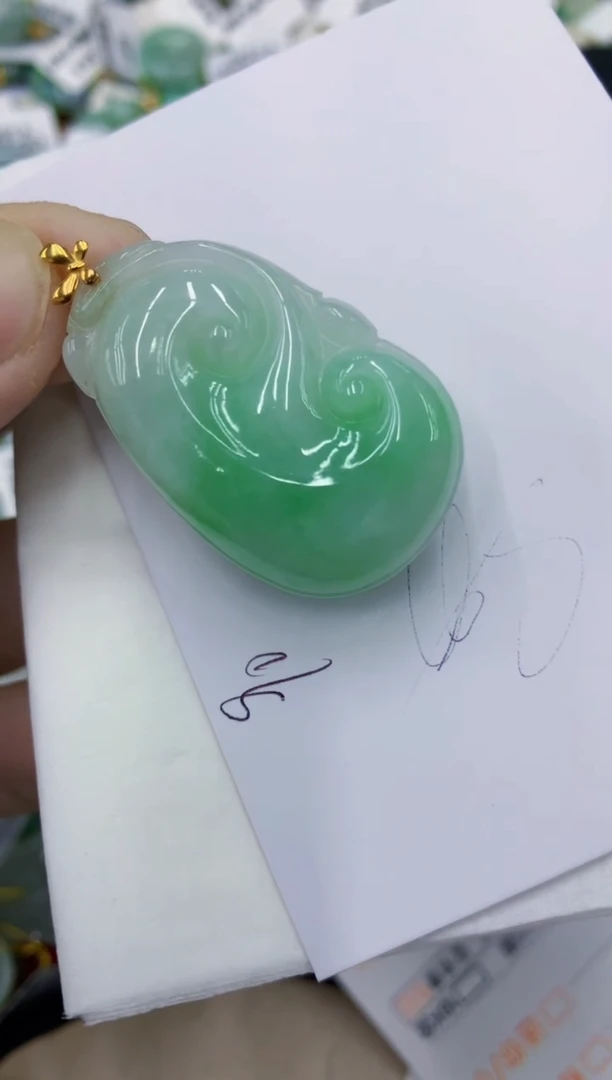 翡翠18K金镶嵌颈饰111111111111