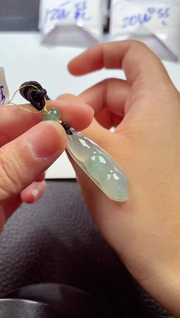 颈饰未镶嵌翡翠000074102