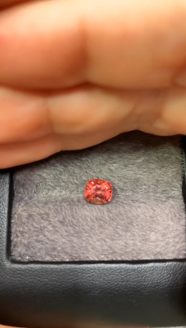 定制尖晶石裸石未镶嵌枕型 粉橙色调 1.75ct