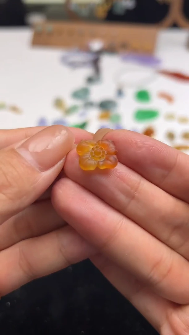 定制翡翠未镶嵌黄花花毛货今日价1500