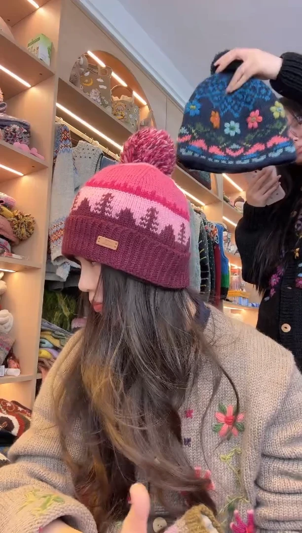 羊毛粉紫翻边小树帽