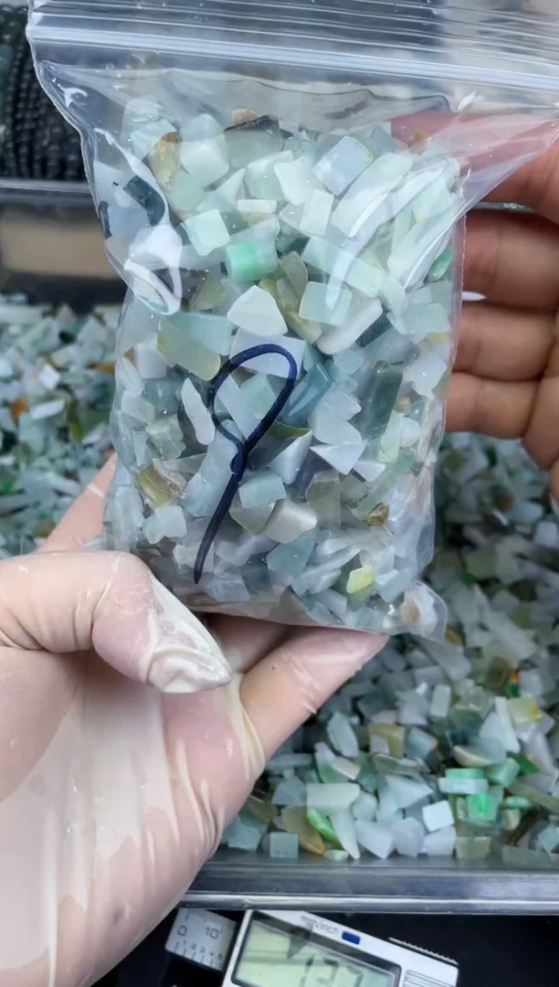 【闪购商品】翡翠颈饰未镶嵌天然翡翠边角迷你号500克9