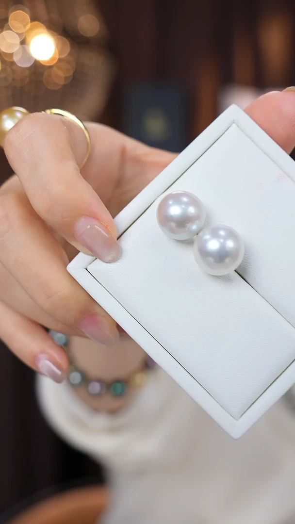 18K金镶嵌耳钉海水珍珠澳白银蓝光12-13mm