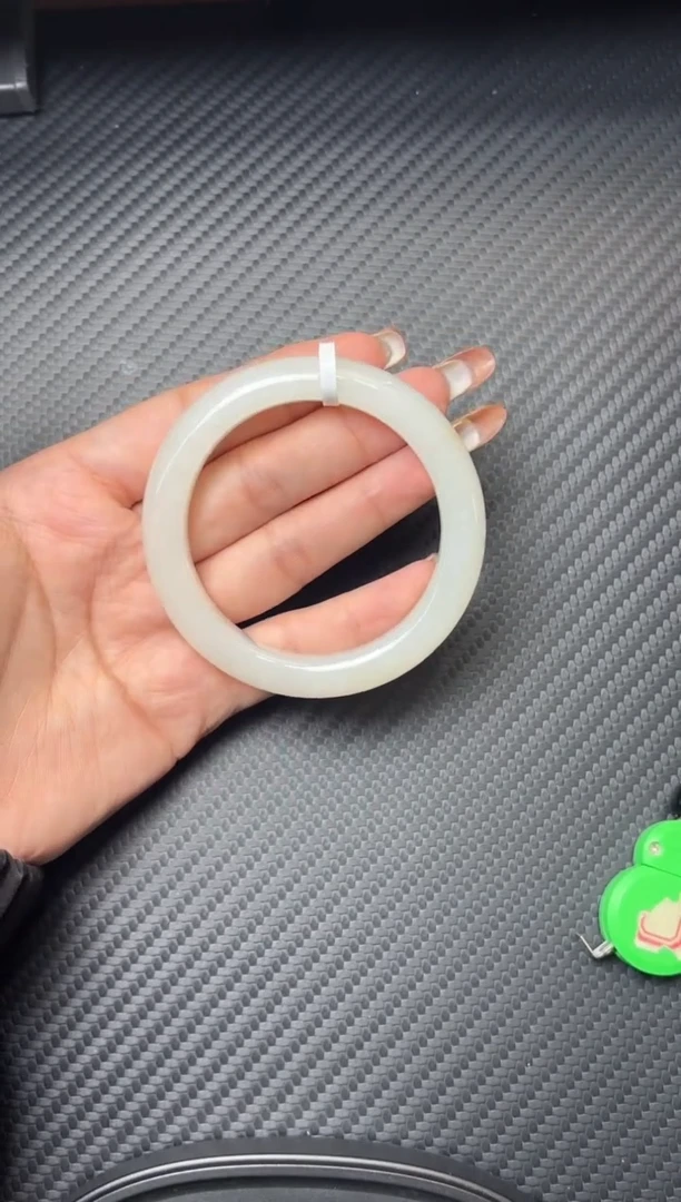 未镶嵌手镯和田玉且末金山微色差51+