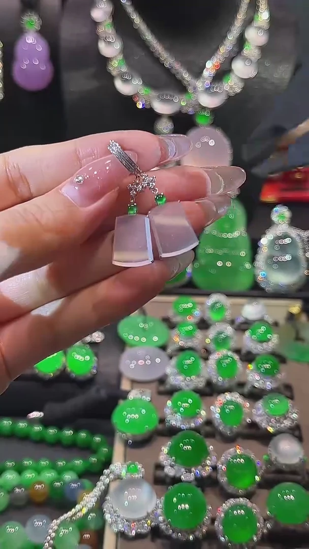 18K金镶嵌翡翠耳饰耳坠