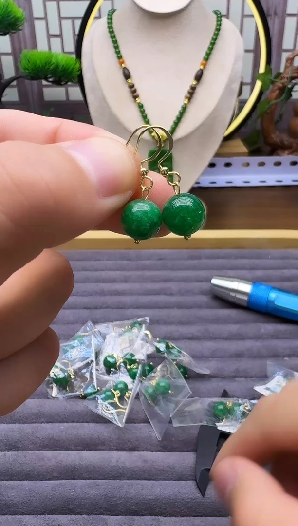 14K金镶嵌翡翠耳饰E02