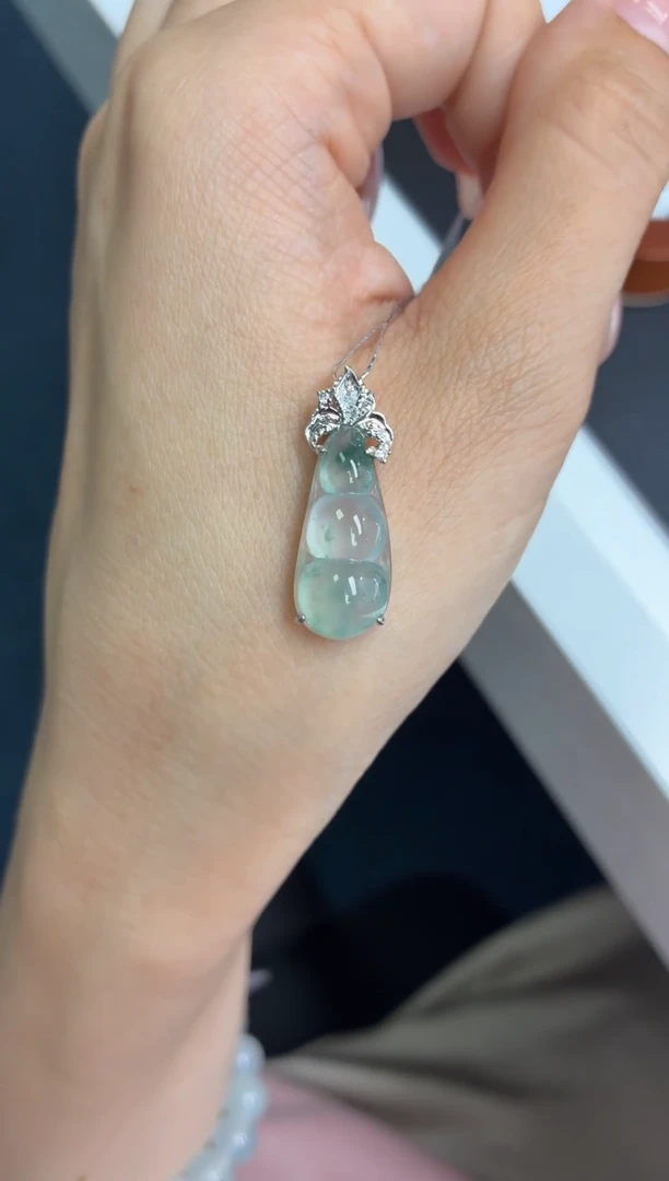 翡翠18K金镶嵌颈饰天然翡翠A货