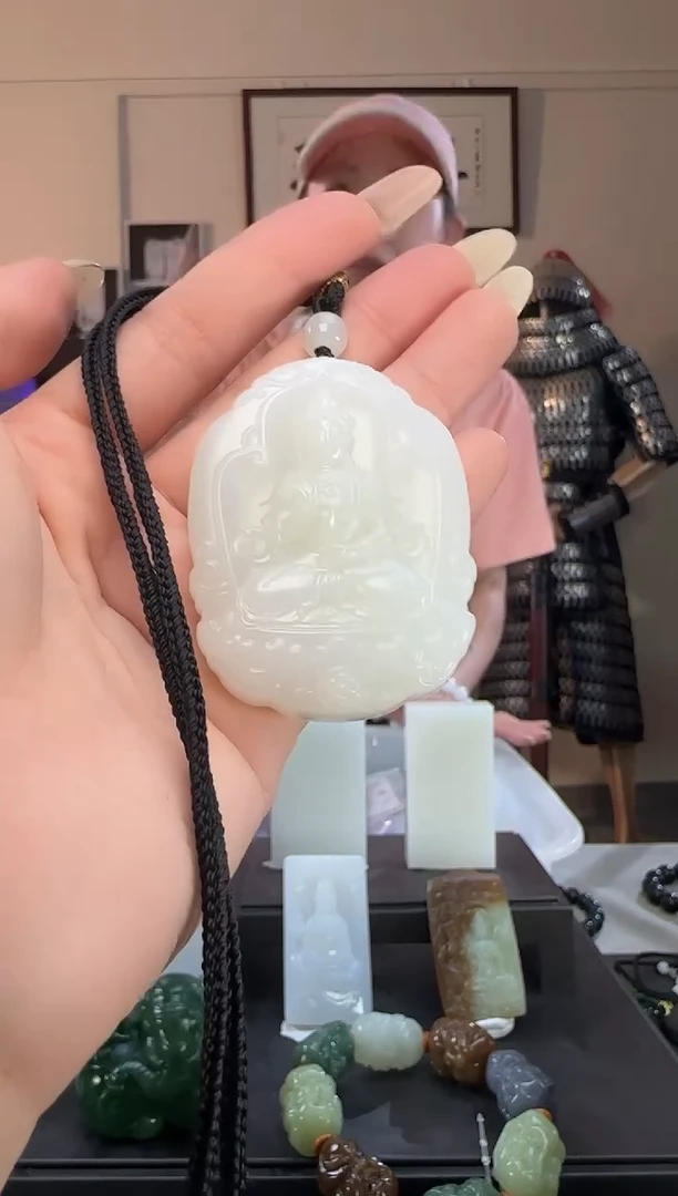 颈饰未镶嵌和田玉凯***赎白玉观音牌吊坠