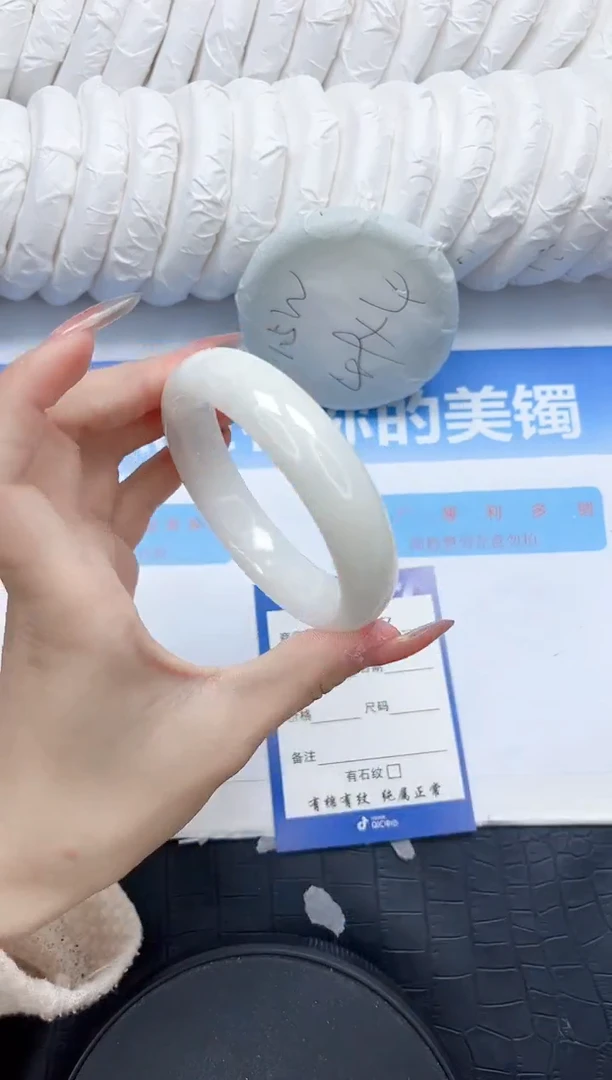 和田玉手镯未镶嵌180-64