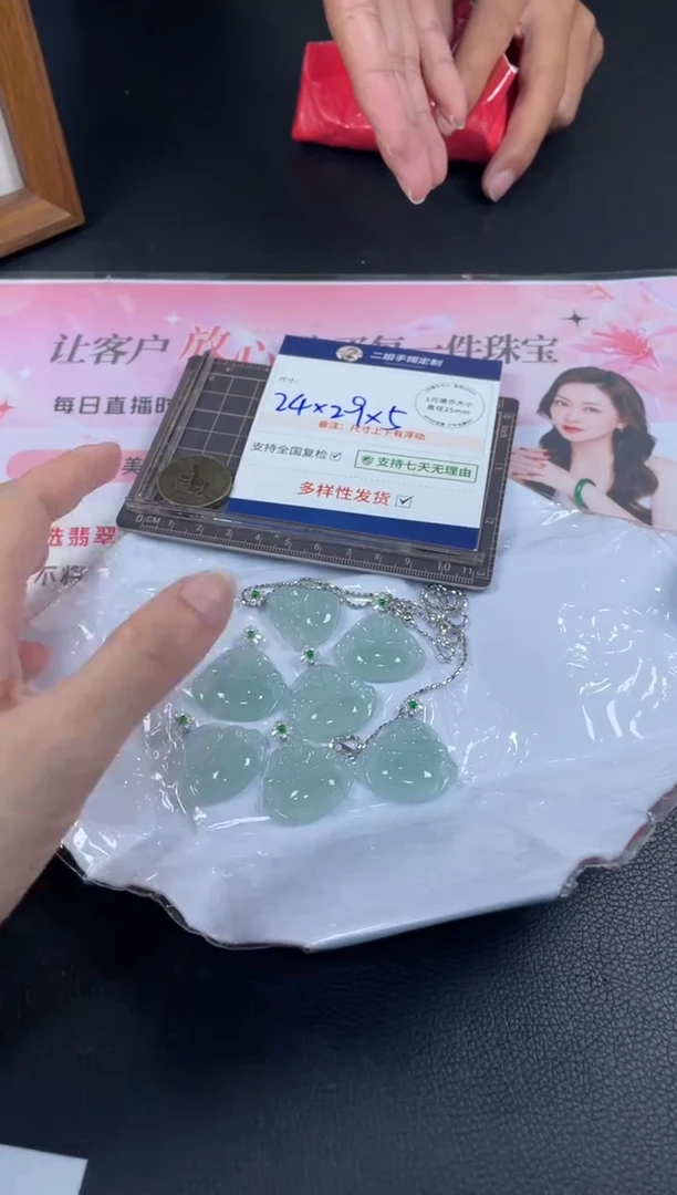 18K金镶嵌挂件翡翠佛公11/多样性发其一配链@CP