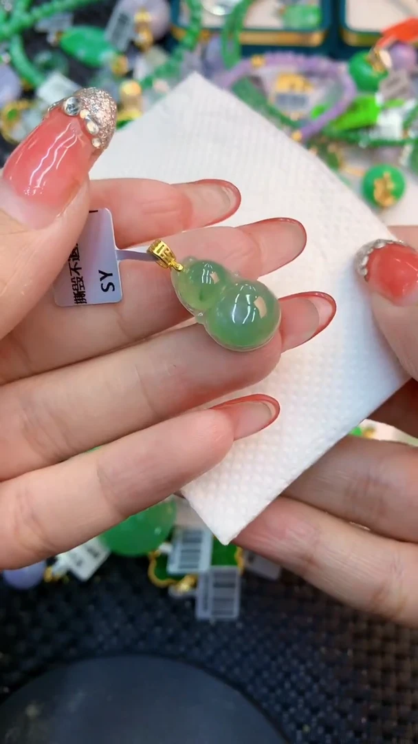 颈饰未镶嵌翡翠1