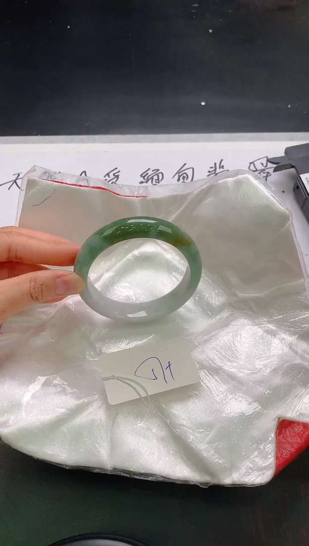 翡翠手镯未镶嵌23