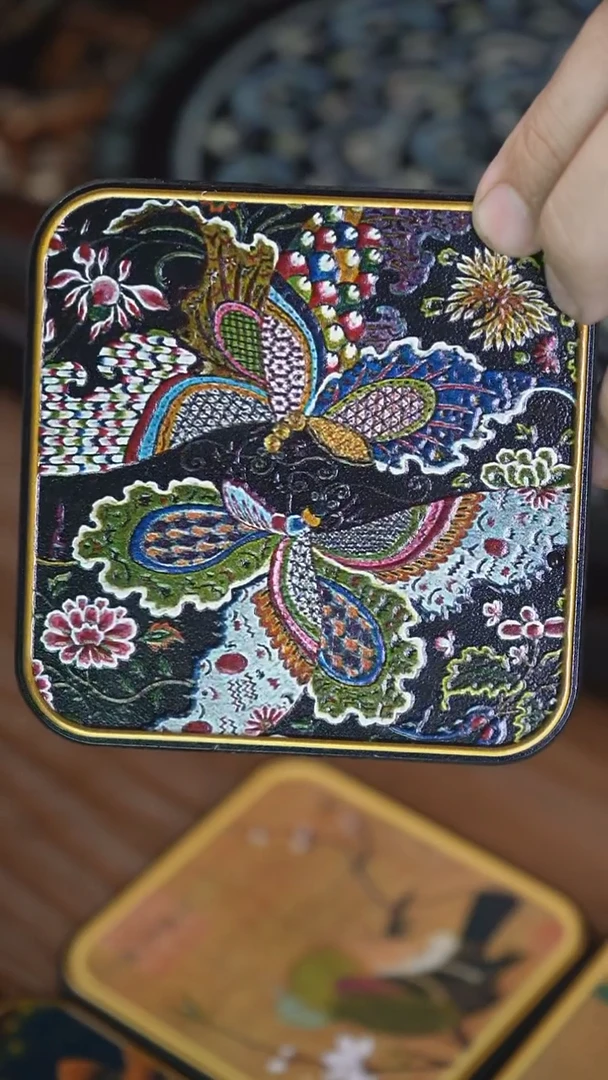 壹藏贰宝蝶恋花杯垫一片