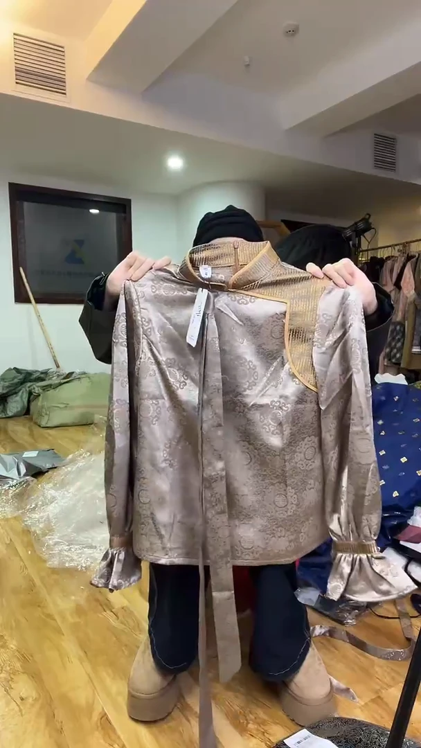 衬衣      M码       80-100斤（福利）