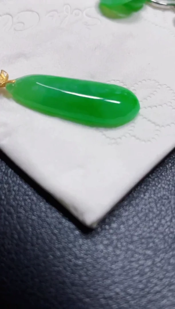 颈饰18K金镶嵌翡翠瓜