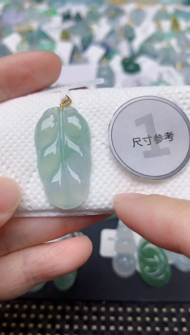 颈饰18K金镶嵌翡翠天然缅甸A货翡翠