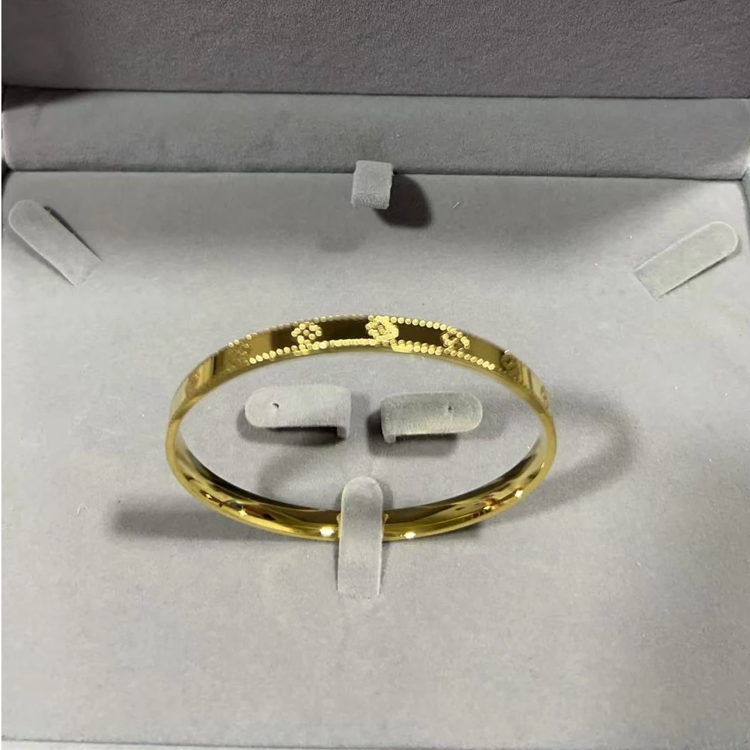 A686曼莹精工手镯