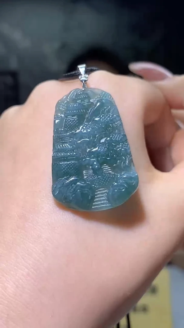 翡翠未镶嵌颈饰山水