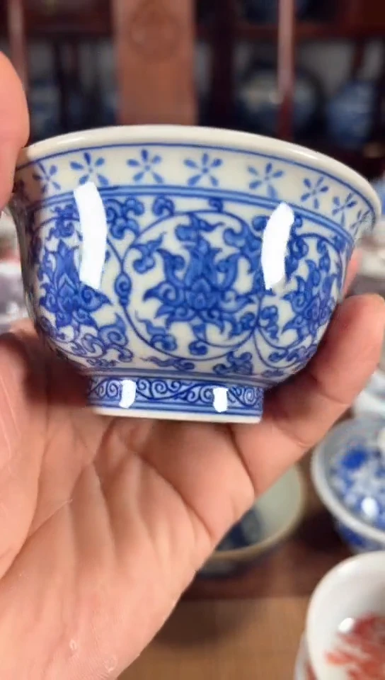 柴窑青花缠枝莲永乐压手杯杯