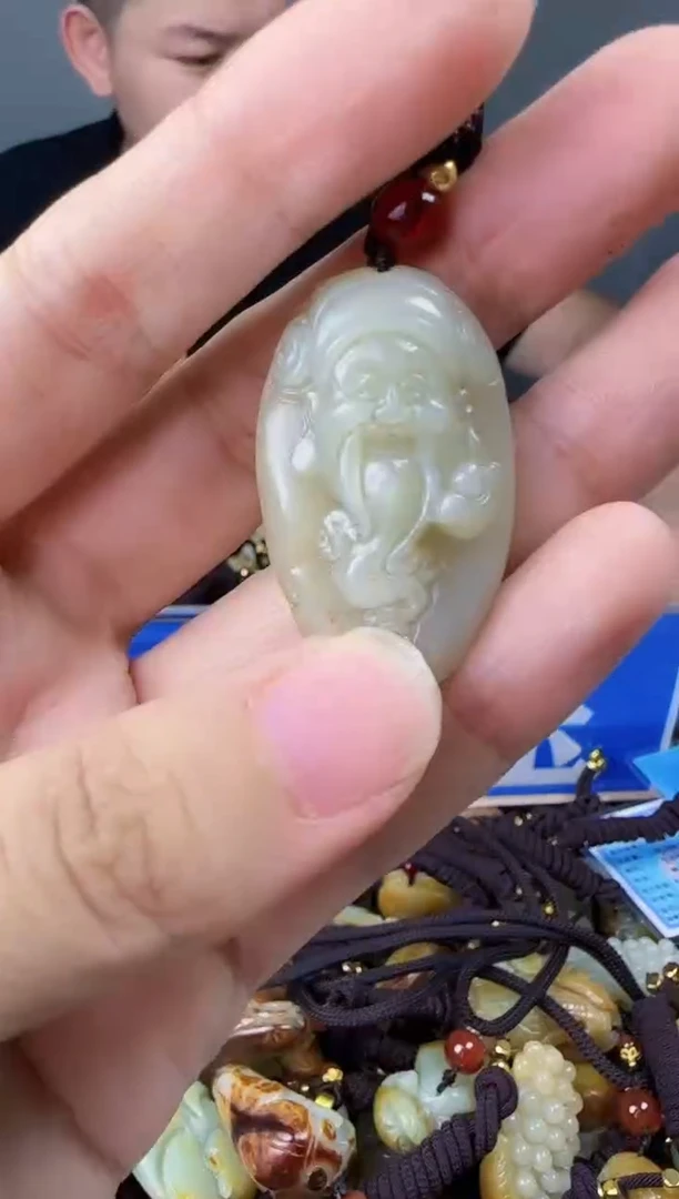 和田玉未镶嵌颈饰1