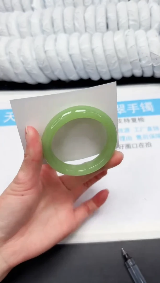 【闪购商品】石英质玉手镯未镶嵌186-53.