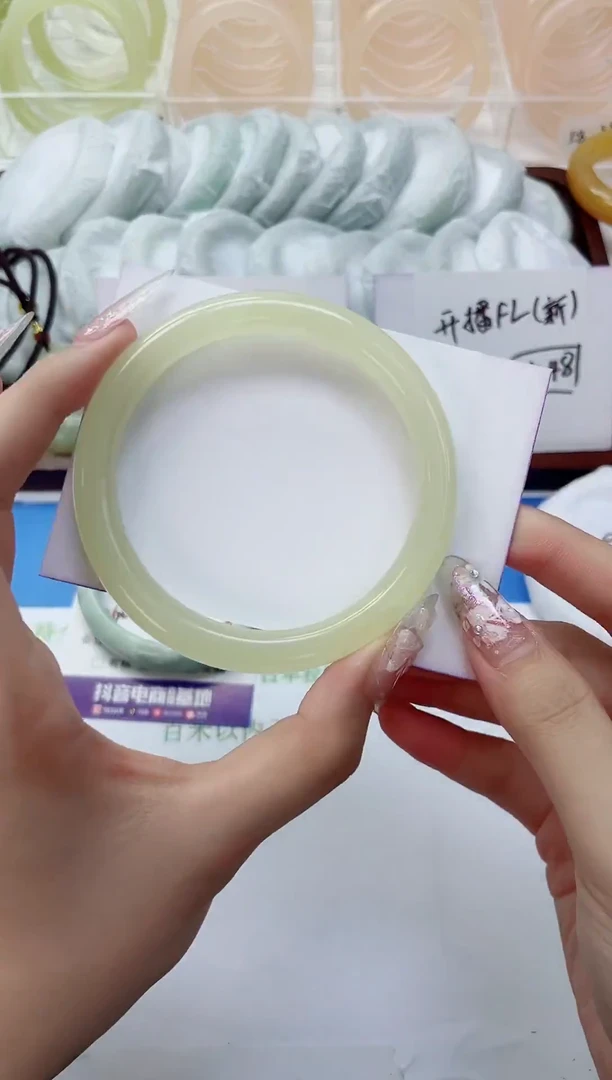 未镶嵌手镯石英质玉80-61.6