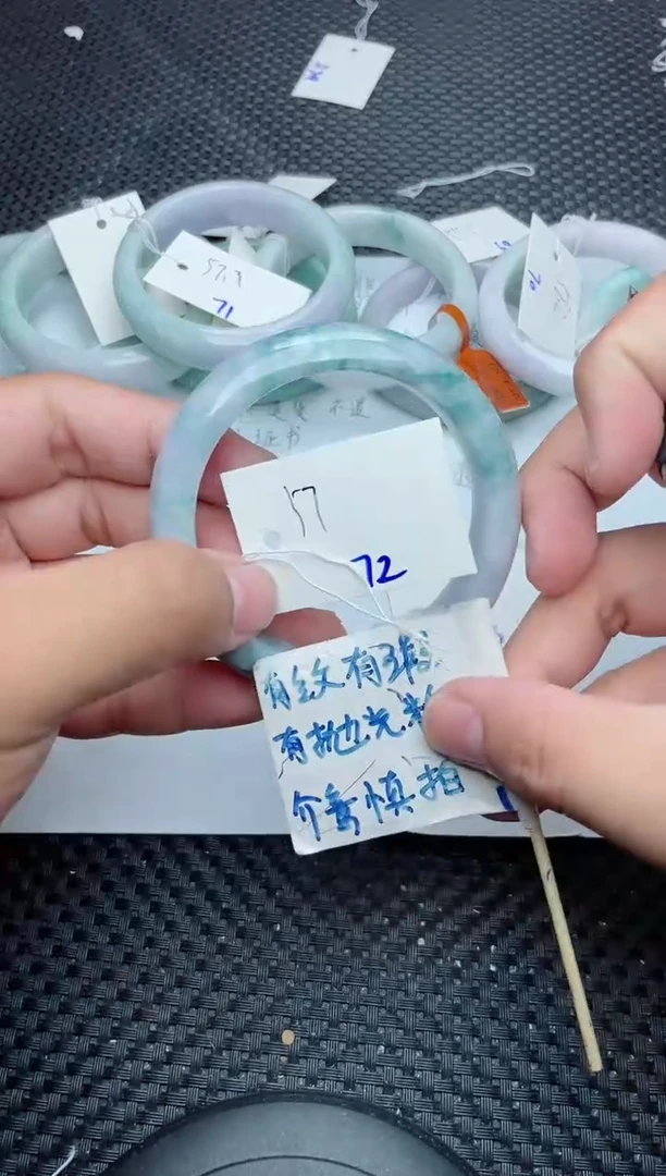 未镶嵌手镯翡翠72